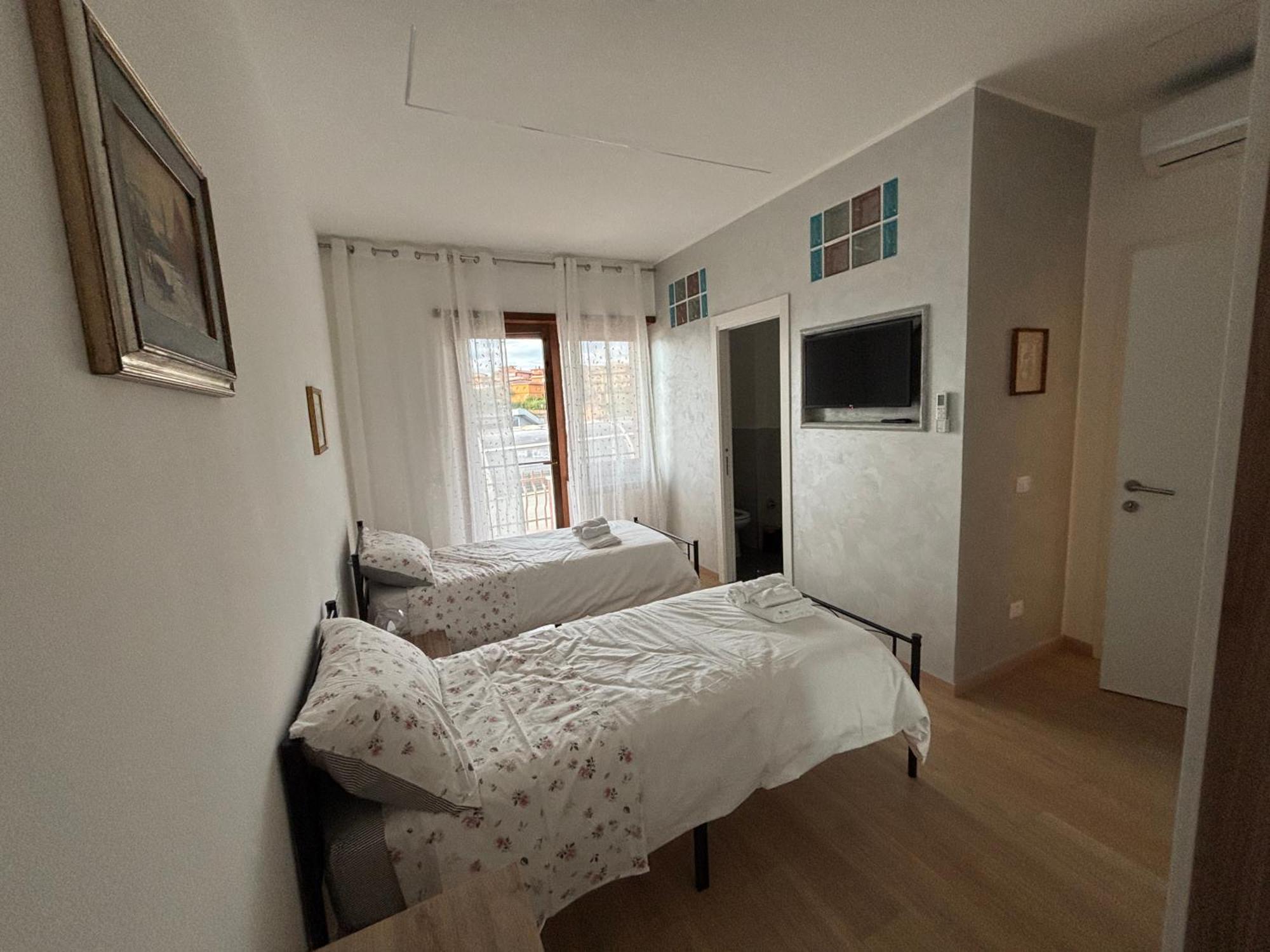 Roomestbb * Rom
